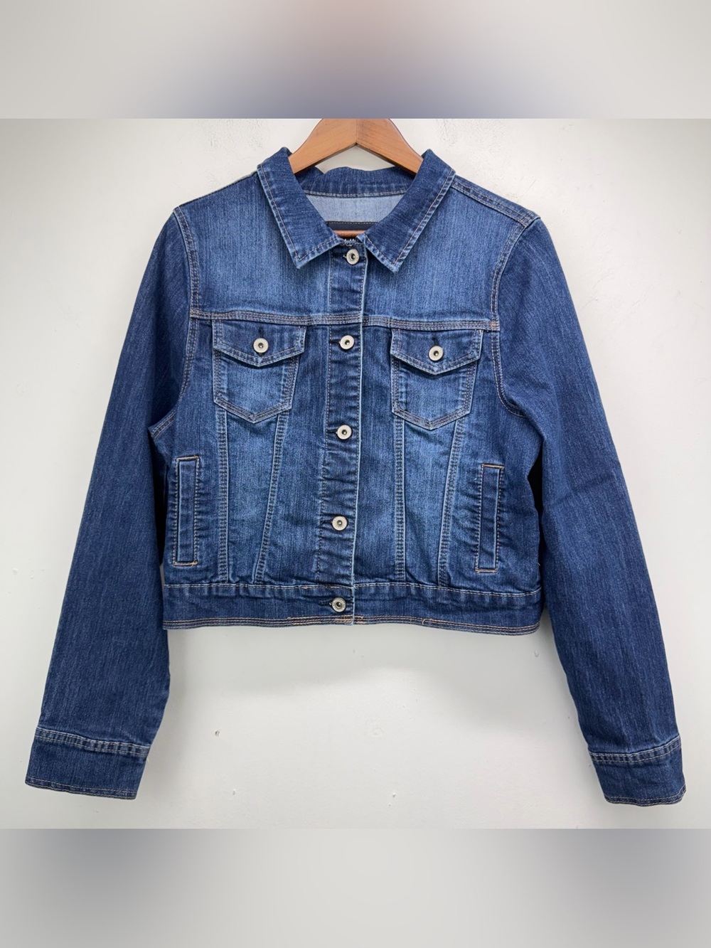 Maurices size XL Women’s Blue Denim Button Up Cropped Jean Jacket